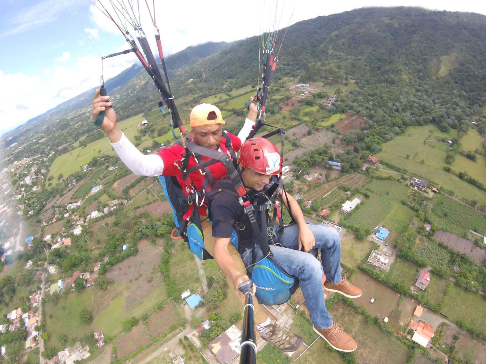 Jarabacoa desde el cielo: cómo el parapente redefine el turismo de aventura en República Dominicana